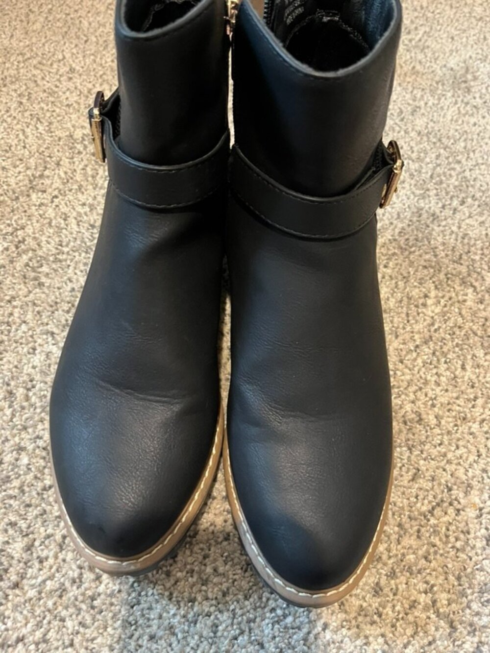 VERSONA BLACK FAUX LEATHER ZIP BOOTIES SZ 7M